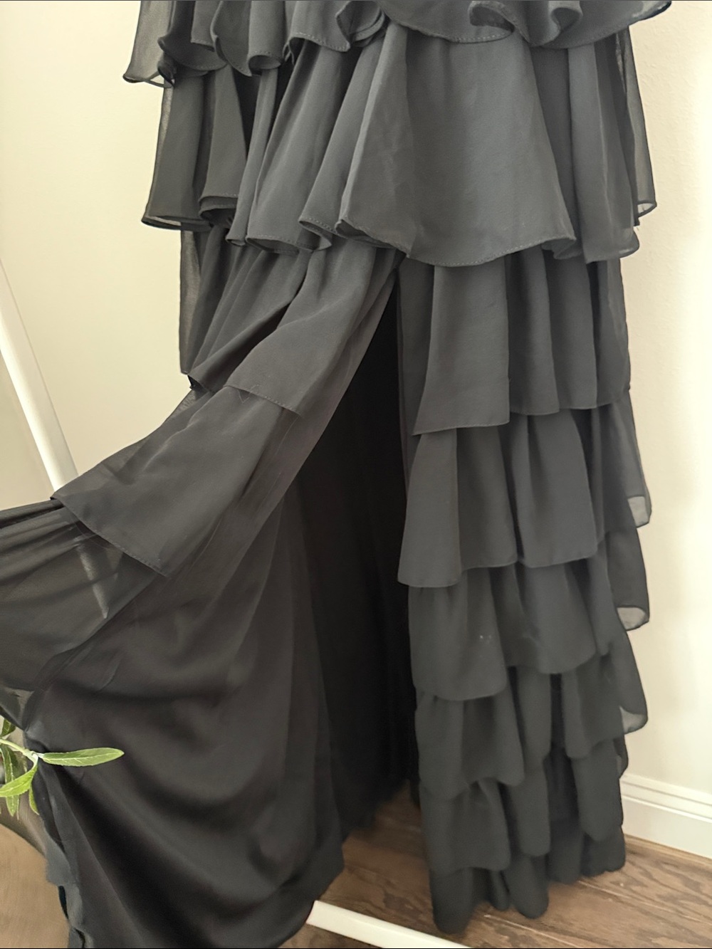 Mac Duggal Leena Sleeveless Tiered Ruffle Gown Size 6 - Picture 5 of 15